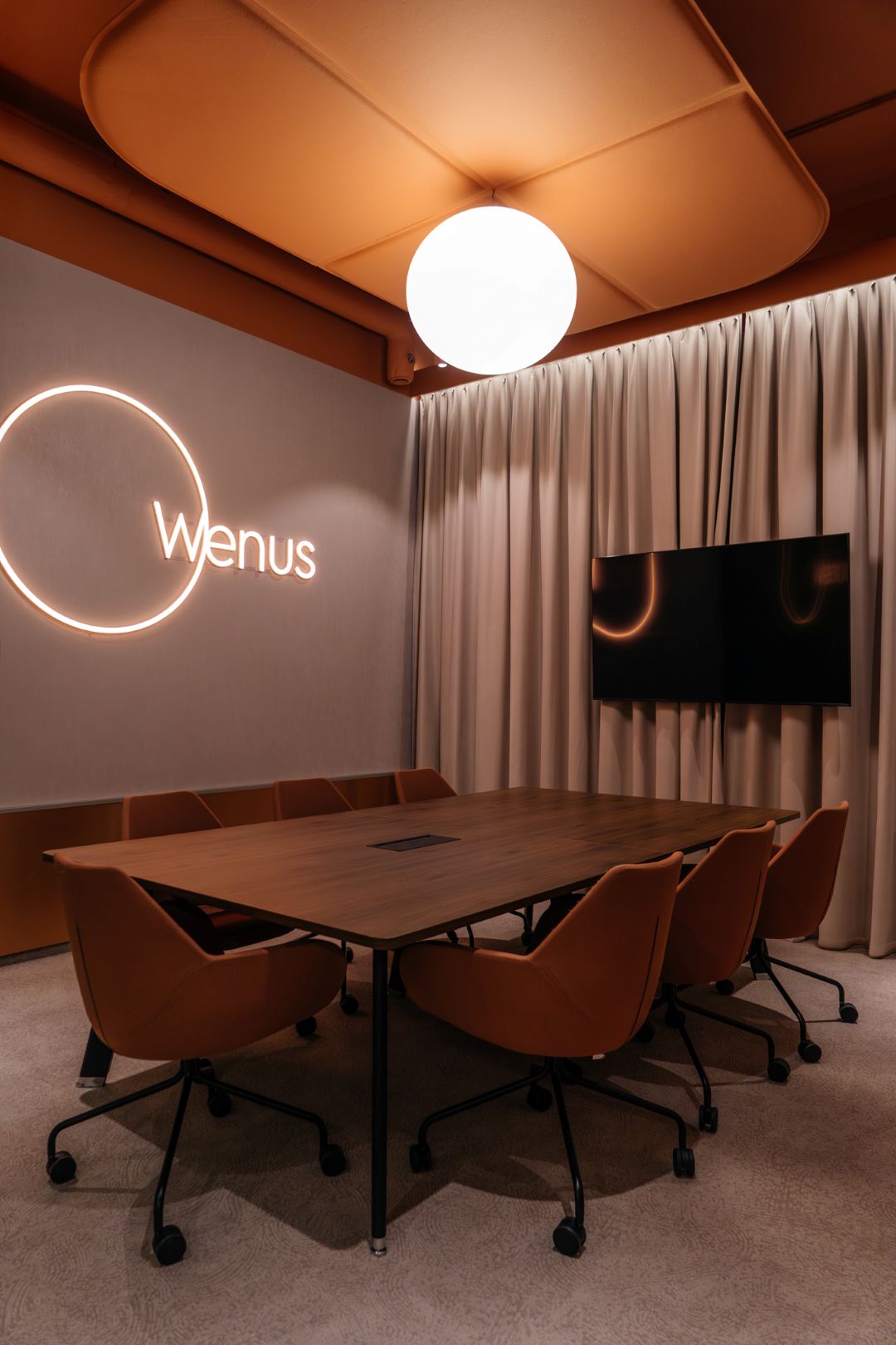 pikseo_sala konferencyjna-venus_drewniany-stół-minimus-Balma.jpg