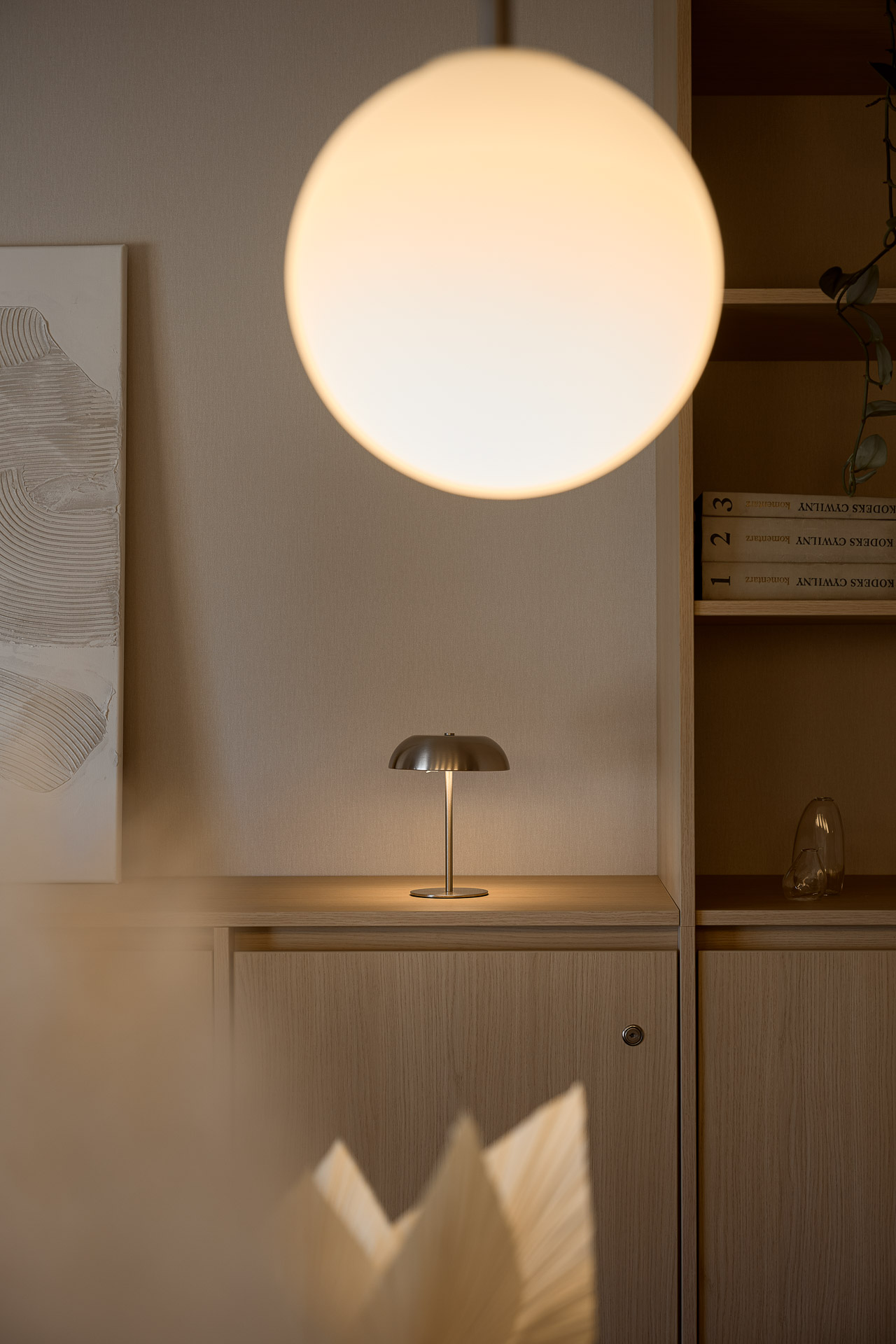 Aranżacja biura kancelarii prawnej Casus Iuris Balma_lampa okrągła.jpg