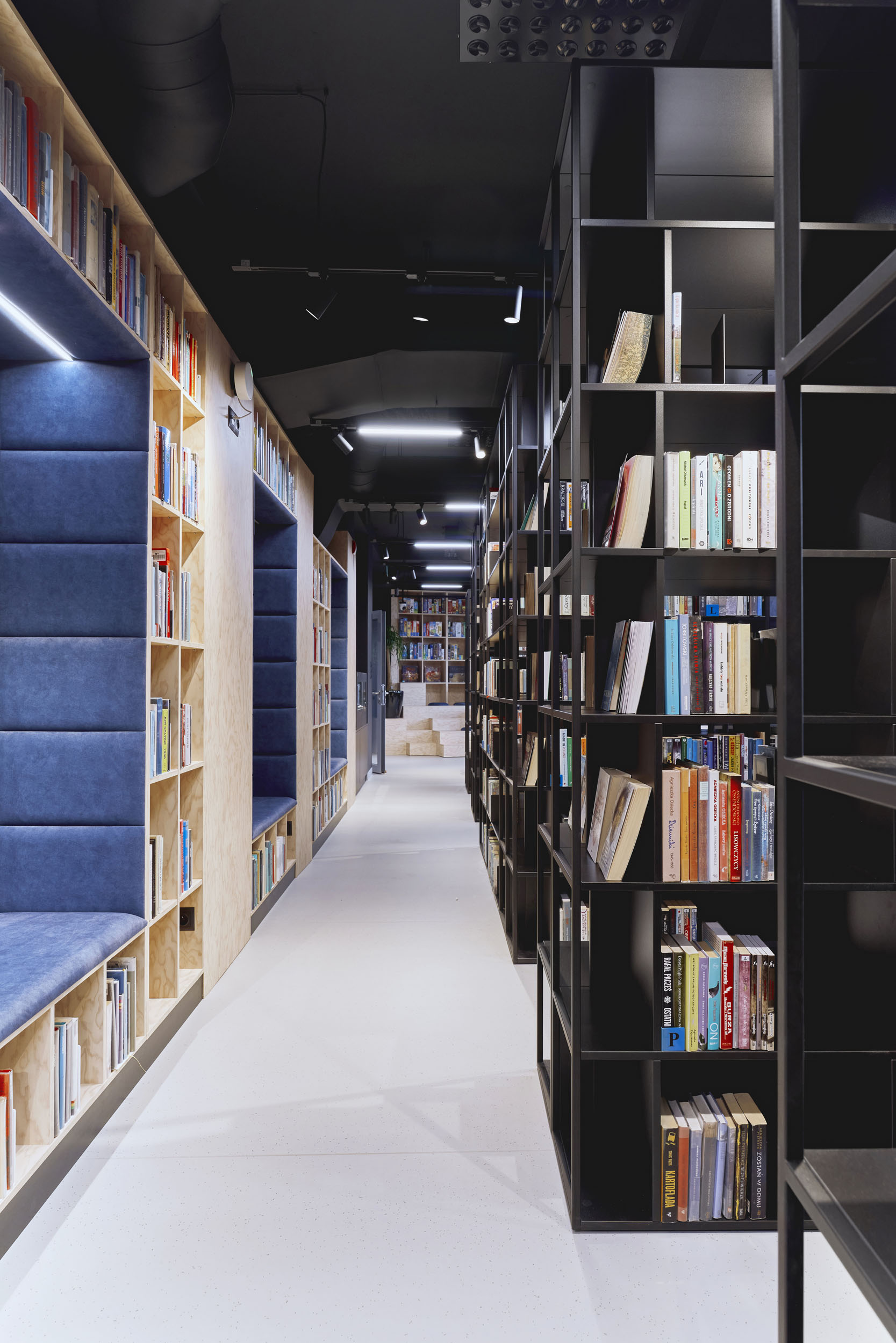 biblioteka-ostrów- wielkopolski-korytarz-anna soporowska-stepps-Balma-2.jpg