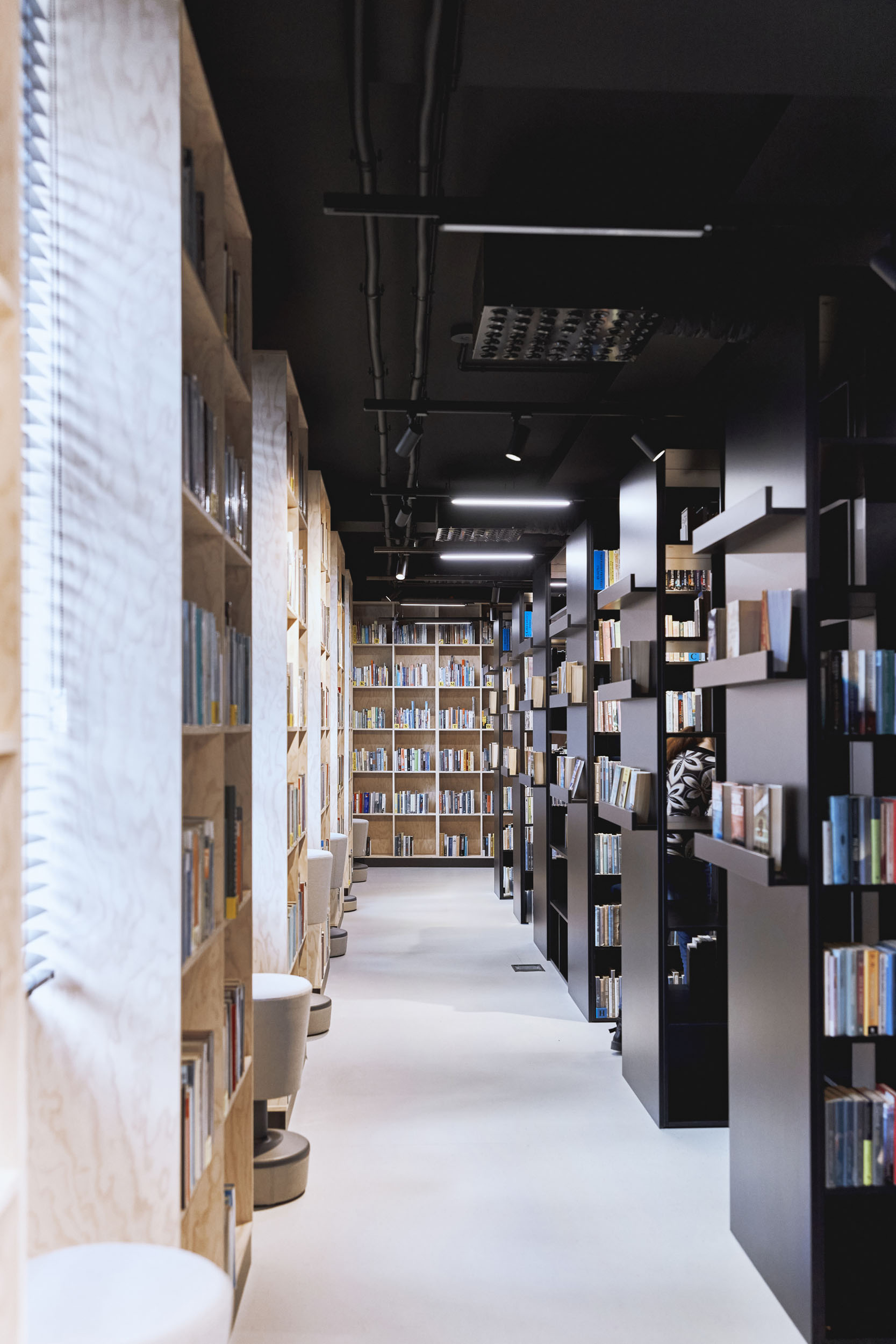 biblioteka-ostrów- wielkopolski-korytarz-anna soporowska-stepps-Balma.jpg