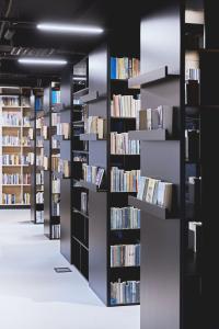 biblioteka-ostrów- wielkopolski-anna soporowska-regały-stepps-Balma.jpg