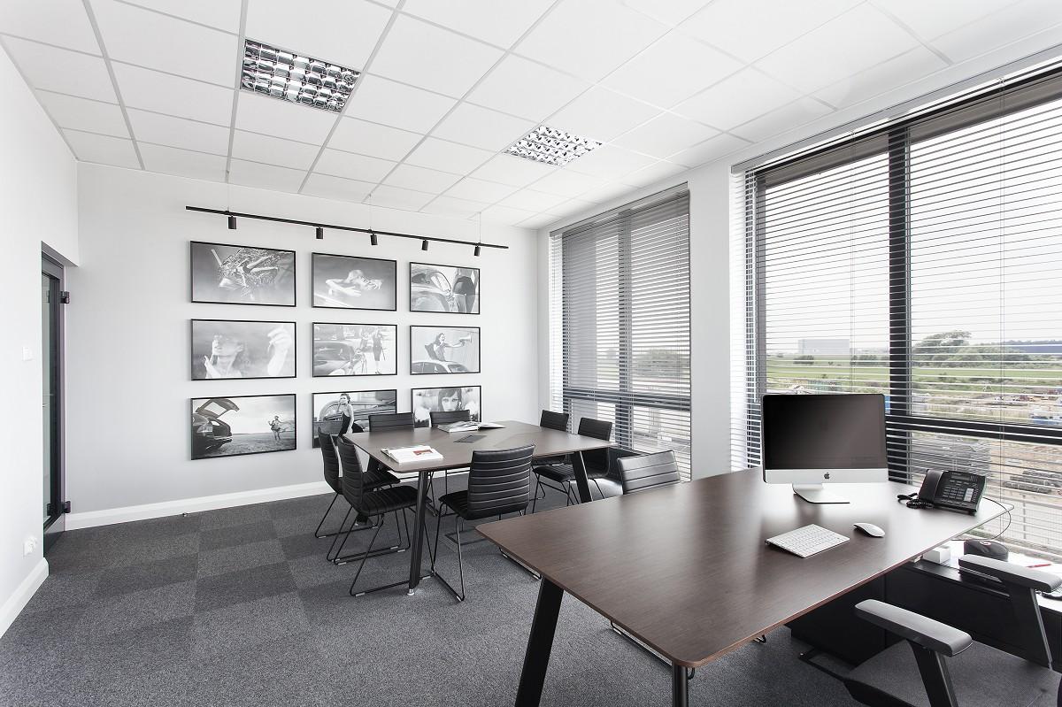 Simplic system of tables and desks